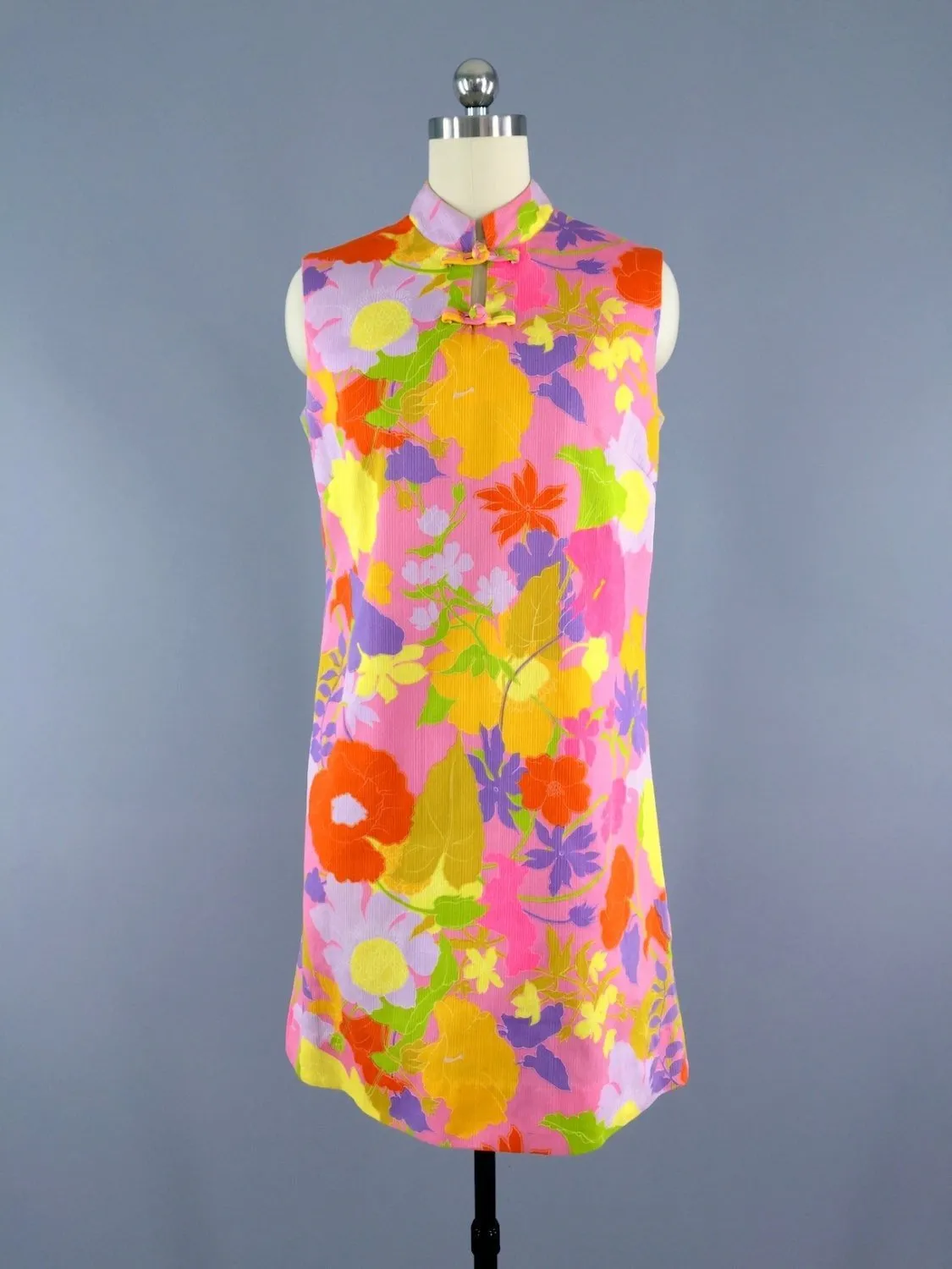 1960s Vintage Pink Hawaiian Print Shift Dress