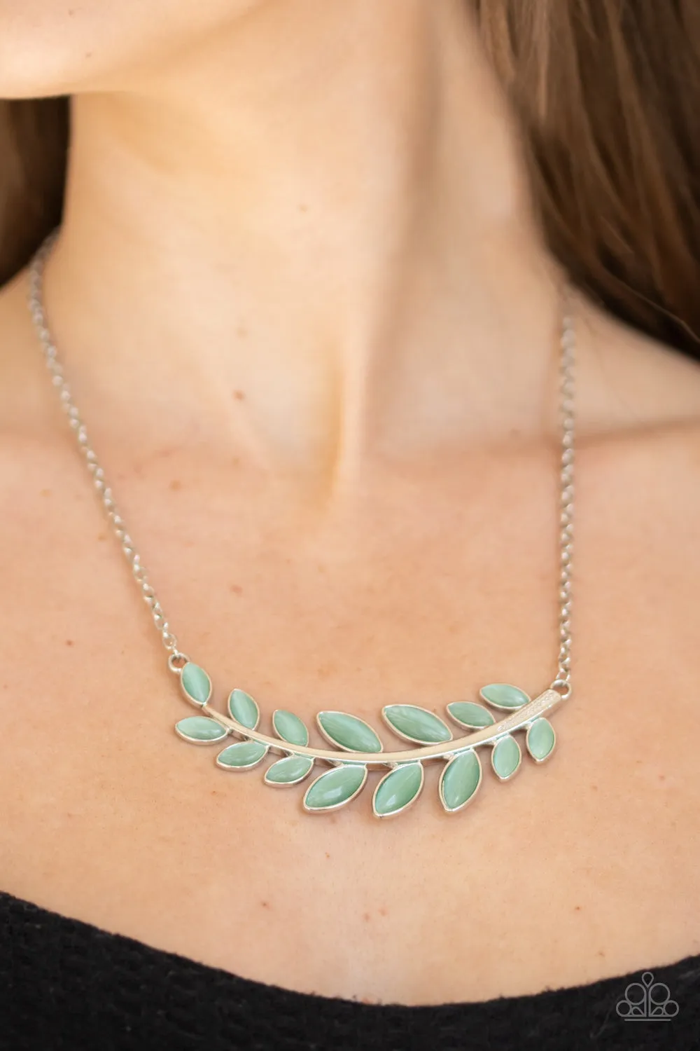 Paparazzi Frosted Foliage - Green Necklace